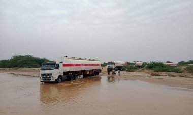 أضرار السيول تغلق الخط الدولي بوادي أحور وتعيق حركة النقل واستغاثة الأهالي بالسلطة في المحافظة