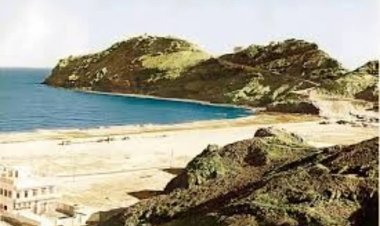 في سابع أيام العيد.. أهالي كريتر ينظرون إلى شاطئهم من خلف أسوار المعاشيق .. تقرير