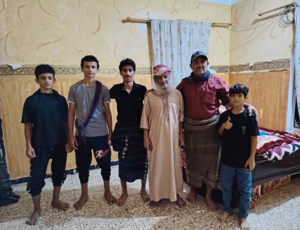 رئيس انتقالي سرار يافع يطمئن على صحة الكابتن محسن الجازعي