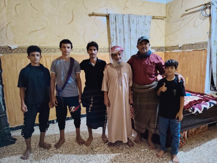 رئيس انتقالي سرار يافع يطمئن على صحة الكابتن محسن الجازعي