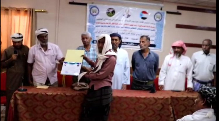 أبناء أحور يهنئون الطالب صالح عبدالسلام لبرش بحصوله على المركز الخامس في مسابقة الرئيس الزُبيدي لحفظ القرآن الكريم