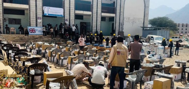 جمعية رعاية الأسرة تدشن توزيع حقائب التدريب المهني للمستفيدين في الضالع