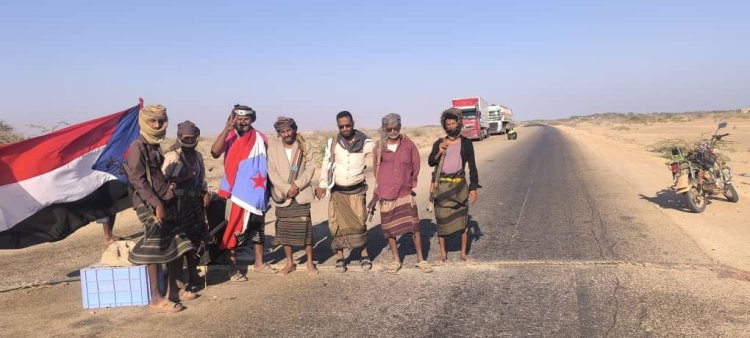 المقاومة الجنوبية في أحور تقطع الطريق الدولي للمطالبة بفتح مقرات المجلس الانتقالي