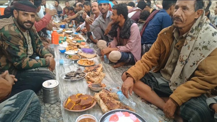 لرباط.. حين يكسر رغيف الخبز عزلة القلوب في الأزارق