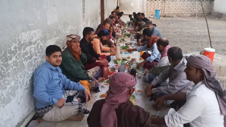 برعاية مجلس الآباء.. مدرسة الفقيد محمد زين بدر بمديرية سرار تقيم إفطارًا جماعيًا لمعلميها للعام الخامس على التوالي