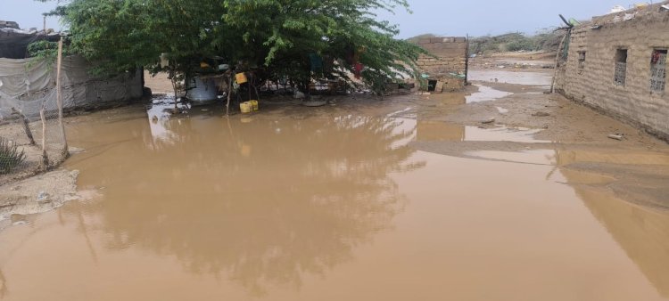 سيول جارفة تضرب مديرية أحور وتخلف أضراراً واسعة في المناحل والمنازل
