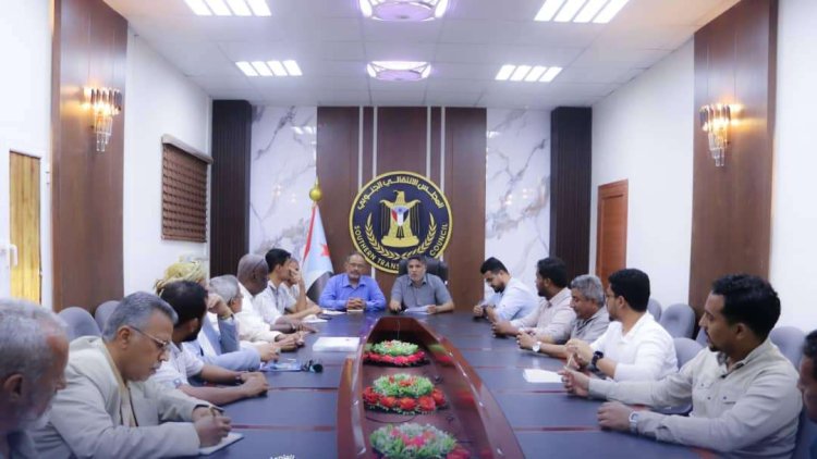 انتقالي العاصمة عدن يجدد مطالبته بفتح المقرات ويستعرض سير العمل التنظيمي