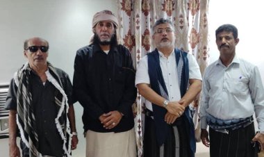 رئيس انتقالي المكلا يزور المناضل عبدالله باسنبل عقب الإفراج عنه ضمن تفاهمات التهدئة