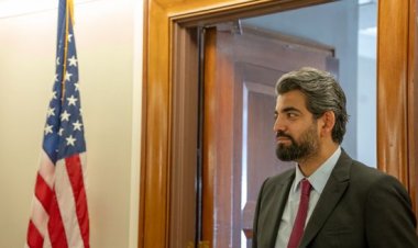 البيض يواصل لقاءاته بمسؤولين أمريكيين في واشنطن