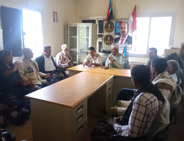 رئيس تنفيذية انتقالي زنجبار يعقد اجتماعًا برؤساء اللجان المحلية بالمديرية