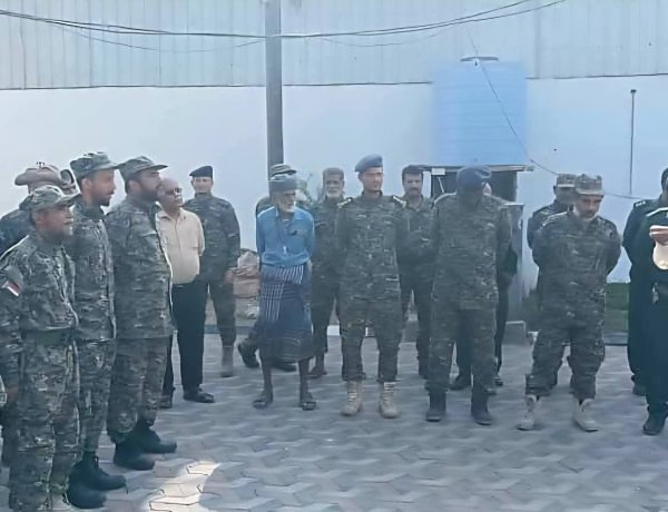 قيادة التوجيه بشرطة عدن تنفذ نزولاً ميدانياً لتعزيز الانضباط والتوعية الأمنية