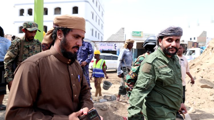 بتوجيهات العميد هاني السنيدي.. قوات الطوارئ بالأمن الوطني بأبين تؤمن تدشين مشروع صيانة طريق جعار–باتيس