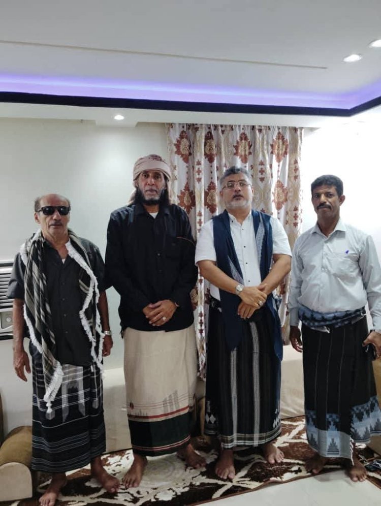 رئيس انتقالي المكلا يزور المناضل عبدالله باسنبل عقب الإفراج عنه ضمن تفاهمات التهدئة