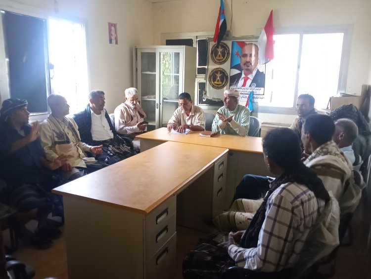 رئيس تنفيذية انتقالي زنجبار يعقد اجتماعًا برؤساء اللجان المحلية بالمديرية