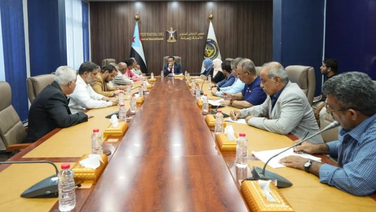 الحالمي يرأس اجتماع اللجنة التحضيرية لفعاليات الذكرى الـ9 للتفويض الشعبي للرئيس الزُبيدي في إعلان عدن التاريخي