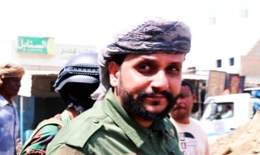 العميد طلال الكلدي يعزي قائد محور يافع العميد أكرم الحنشي بوفاة نجله محمد
