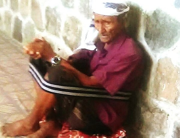 رئيس انتقالي أبين يُعزّي بوفاة الشخصية الاجتماعية الشيخ ناجي ملهم المحثوثي