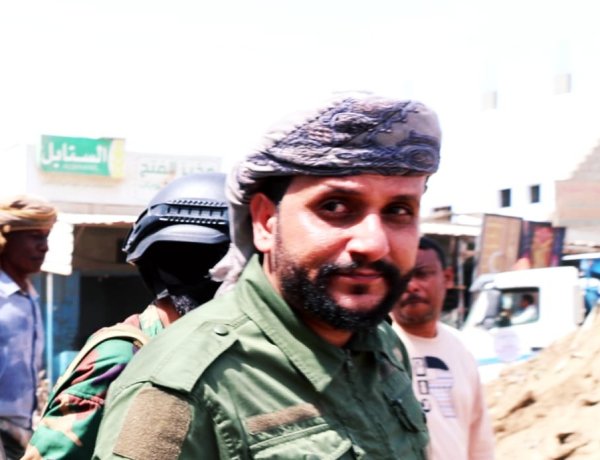العميد طلال الكلدي يعزي قائد محور يافع العميد أكرم الحنشي بوفاة نجله محمد