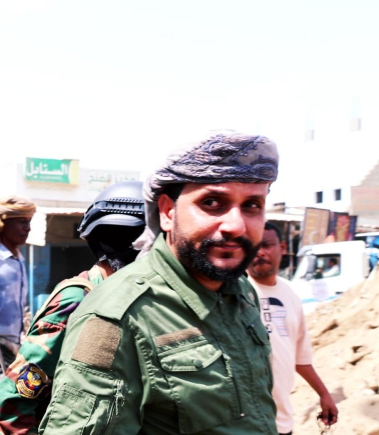 العميد طلال الكلدي يعزي قائد محور يافع العميد أكرم الحنشي بوفاة نجله محمد