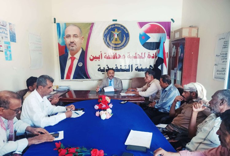 انتقالي أبين يُحمٌل السلطة المحلية والأجهزة الأمنية مسؤولية التقاعس في قضية استشهاد حسين دحه