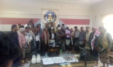 وفد من أبين برئاسة رئيس الكتلة البرلمانية يزور يافع ويلتقي بالمرجعية الجنوبية الشيخ عبدالرب النقيب