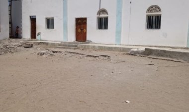وقف بارد لأهل كود النيسة .. من يخفف غيض الصيف عن مسجد الخير في أبين ؟