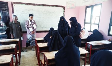 مديرة إدارة التعليم بانتقالي أبين تتفقد سير امتحانات الثانوية العامة في منطقة شقرة الساحلية