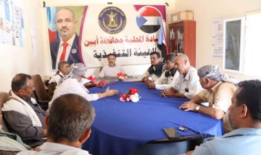 رئيس انتقالي أبين يلتقي قيادة الهيئة العسكرية للجيش والأمن الجنوبي والمقاومة الجنوبية بالمحافظة