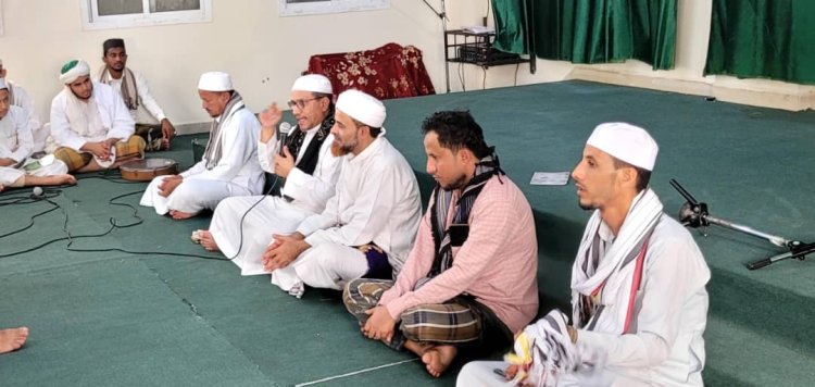 نزار أبوبكر المشهور يحث طلاب رباط الإمام علي المشهور بعدن على الجمع بين العلم الشرعي والأكاديمي