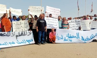 عمال مصافي عدن ينددون بالتهميش ويطالبون بإنصاف المتقاعدين وأسر الموظفين ويلوحون بالتصعيد