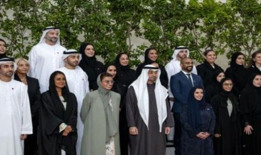 رئيس الإمارات يستقبل فريق عمل الاحتفال الرسمي بعيد الاتحاد الـ54 للإمارات