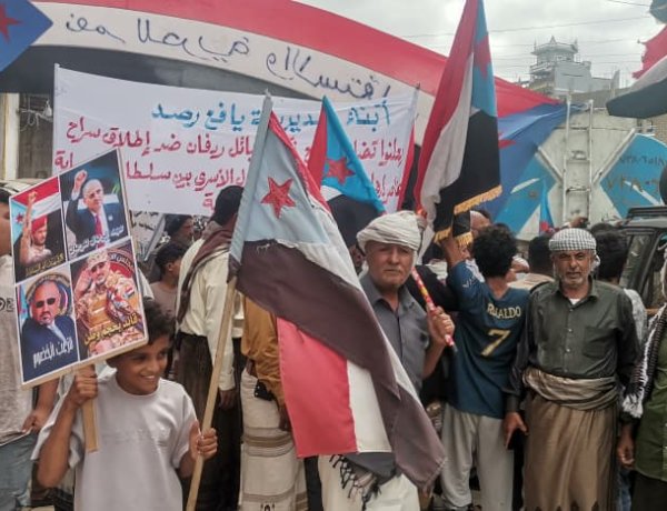 غضب شعبي في يافع رصد.. الجماهير ترفض مقايضة دماء الشهداء باي اتفاق