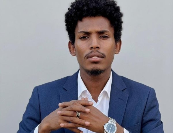 رئيس جبهة النضال الشعبي السوداني استخدام الإخوان للسلاح الكيماوي ضد الشعب السوداني جريمة حرب و جريمة ضد الإنسانية و نثمن تحركات واشنطن للحد منها