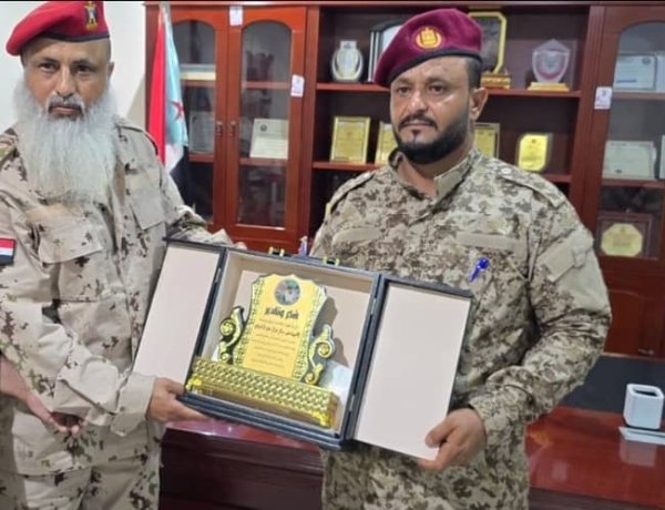 قيادة اللواء الثالث دعم وإسناد تكرم العميد منير سالم بدرع "الوفاء"