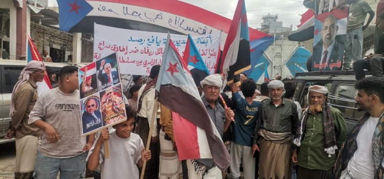 غضب شعبي في يافع رصد.. الجماهير ترفض مقايضة دماء الشهداء باي اتفاق