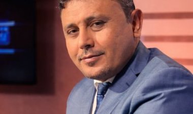 اليافعي: الحوثي يقصف ميدانيًا.. والشرعية تخوض الحرب عبر «الهاشتاقات»