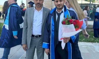 قيادي إخواني يحتفل بتخرج نجله المبتعث في تركيا ويدعو اليمنيين للقتال «مهما كانت التضحيات»