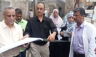 مدير صحة عدن يتفقد فرق التحصين المشاركة في حملة مكافحة الحصبة بمديرية التواهي