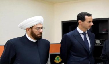 السجن المؤبد لمفتي نظام الأسد السابق أحمد حسون بعد إدان بالتحريض للعنف وتأييد القتل