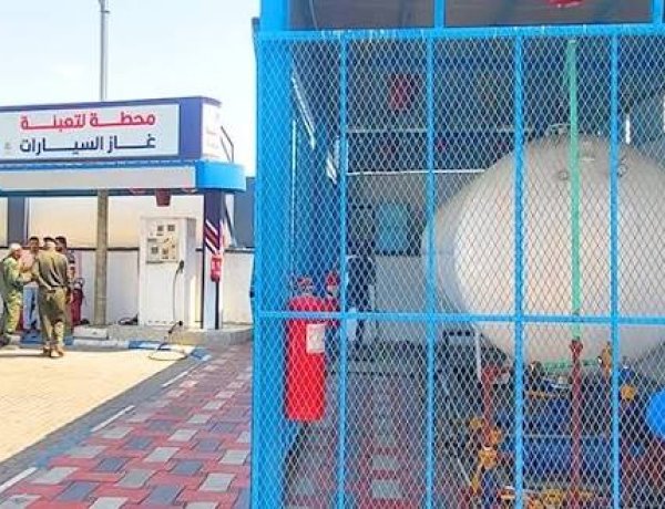 هام للسائقين في عدن.. تعرف على قائمة المحطات الموفره للغاز والكميات المخصصة لكل مديرية