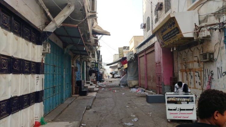 محال خنفر التجارية  تغلق ابوابها استجابة للعصيان المدني