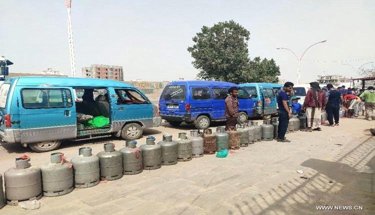 صحفي عدني: أزمة الغاز تجاوزت كل حدود المنطق.. أين المحاسبة؟