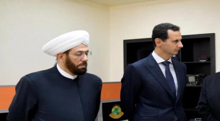 السجن المؤبد لمفتي نظام الأسد السابق أحمد حسون بعد إدان بالتحريض للعنف وتأييد القتل