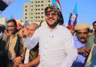 عقب فشلها في كسر إرادة الجماهير..   حملة أمنية مسعورة تقتحم منازل المواطنين في المكلا بحثا عن رئيس انتقالي حضرموت