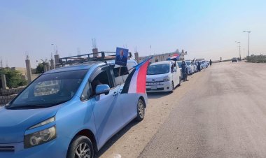 موكب أبناء أحور يزحف إلى العاصمة عدن للمشاركة في مليونية الذكرى الـ55 لتأسيس الجيش الجنوبي