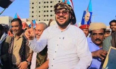 عقب فشلها في كسر إرادة الجماهير..   حملة أمنية مسعورة تقتحم منازل المواطنين في المكلا بحثا عن رئيس انتقالي حضرموت