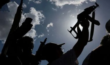 خبراء إيرانيون ورادارات حوثية.. تحرك جديد على تخوم باب المندب