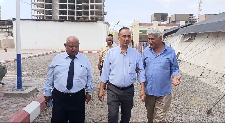 الشعبي وحيدرة يتفقدان مركز الإسهالات المائية الحادة (الكوليرا) في مستشفى الصداقة بعدن