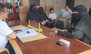 مدير البريقة يلتقي بمؤسسة الحق في الحياة ويؤكد بتوفير عدد من المتطلبات لتوسيع الخدمات لأطفال الشلل الدماغي