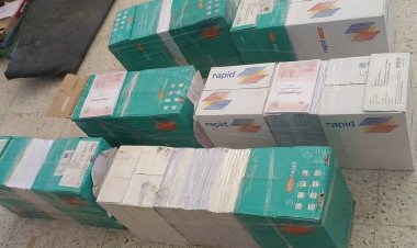 فاعلا خير من شباب منطقة رخمة يتكفلان بطباعة كمية من الكتب المدرسية لطلاب مدرسة يسلم حسين بيافع رصد